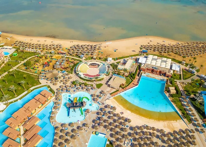 شاطئ تيتانيك منتجع 5*