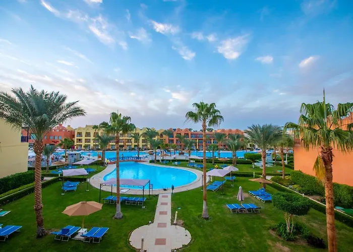 منتجع شاطئ تيتانيك 5*