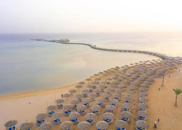 شاطئ تيتانيك منتجع 5*