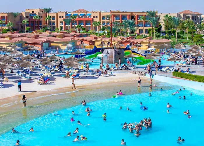 شاطئ تيتانيك الغردقة
