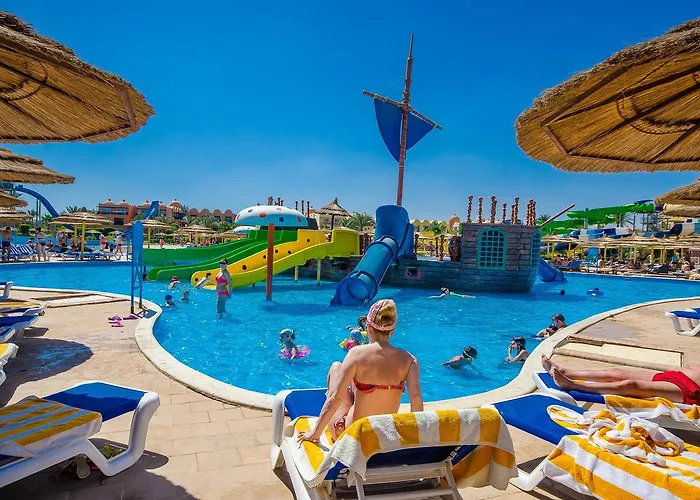 شاطئ تيتانيك منتجع 5*