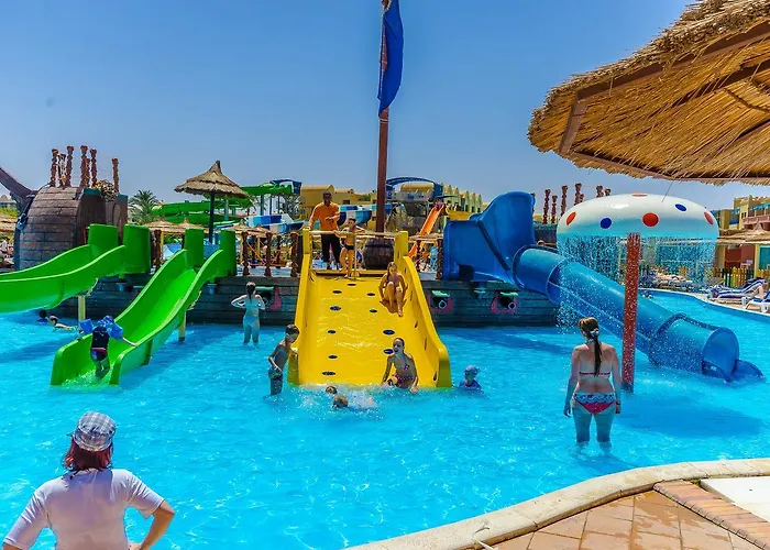 منتجع شاطئ تيتانيك 5*
