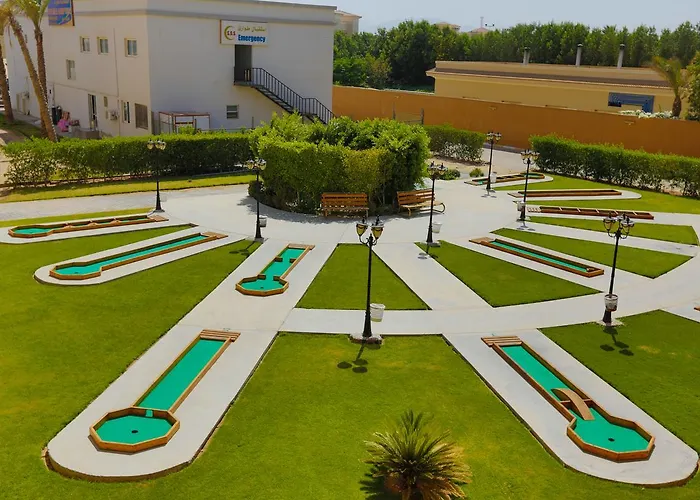 منتجع شاطئ تيتانيك 5*