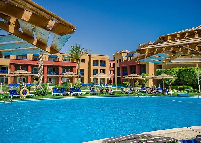 منتجع شاطئ تيتانيك 5*