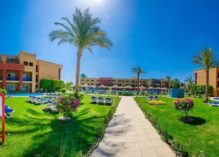 منتجع شاطئ تيتانيك 5*
